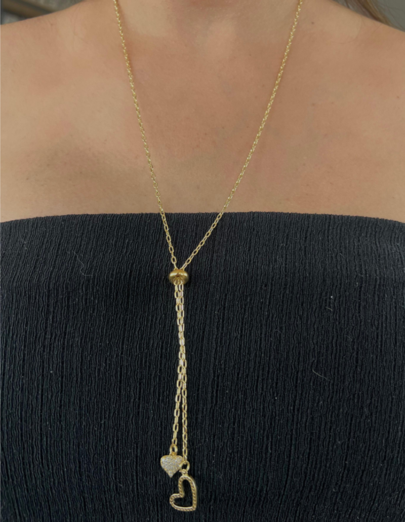 Collar enchapado en oro ajustable con figuras de corazón y circones, diseño elegante y sofisticado, tamaño 74 cm.